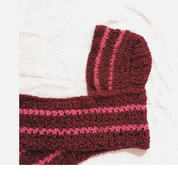 NEW Hand-Knitted Chunky Hooded Scarf Shawl Wrap Pockets & Fringes Burgundy OS - Picture 10 of 13